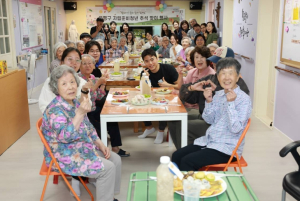“할머니! 손자, 손녀 왔어요”…은평구, 자립준비청년 과 어르신이 함께한 따뜻한 추석 행사