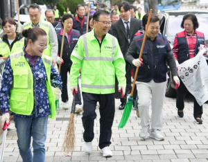 중랑구, 대청소로 깨끗한 도시와 APEC 유치 캠페인 함께 전개