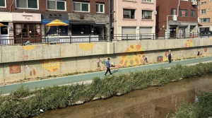 도봉구, 방학천 옹벽 360m 사계절 담은 야외갤러리로 재탄생