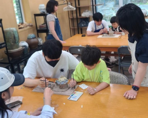 흙으로 빚고, 나무로 뚝딱! 두 손으로 만드는 특별한 하루~노원구, 목공예 및 도자기 체험 프로그램 운영