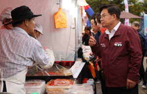 새우젓도 맛보고, 사람도 만나고… 마포나루 새우젓축제 현장 속으로