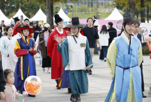 진교훈 강서구청장, 수만명 몰린 허준축제서 편의·안전 챙겨