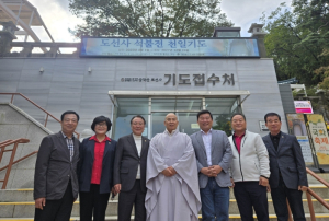 국민의힘 강북갑 (김원필 위원장) 도선사 방문해 도심 신임주지스님과 환담