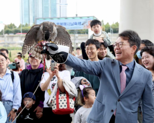 매사냥부터 단풍길 음악회까지! 성동구, 특색 있는 마을 축제로 물든다