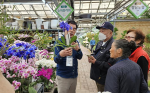 서초구, 독거 어르신과 함께한 `양재동 꽃시장 현장 체험`