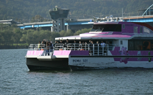 한강버스 34일만 운항재개, 첫 차부터 시민 발걸음… `정시성` 높아져