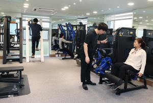 47년 된 경로당의 변신…강남구, `AI 피트니스` 갖춘 선정시니어센터 개관