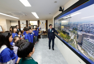 강서구 “구청장님, 어떻게 생각하세요?”... 내발산초 학생들, 진교훈 구청장과 함께 ‘우리 동네 문제 해결’ 나섰다
