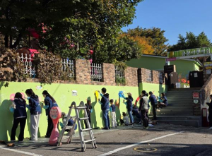 성동구, SM엔터와 3년째 `벽화`로 지역 노후 시설 새 단장!