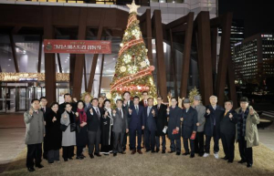 빛으로 물든 송파의 겨울! 구청 광장에도 크리스마스트리 점등