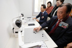 ˝불 켜줘, 커튼 걷어줘˝ 강남구, 서울시 최초 음성인식 스마트 경로당 개소