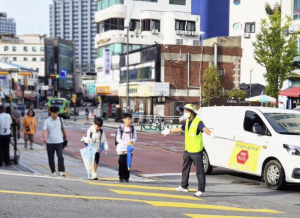 강동구, 초등학교 등굣길 지키는 `녹색교통안전지킴이` 230명 신규 모집