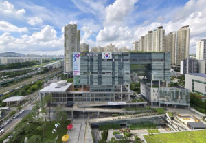 취약계층 겨울철 건강지킴... 금천구, 돌봄SOS 이용자에 겨울이불 100개 지원