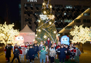 강동구, 강동히어로(路) 캐릭터 `로로`와 함께하는 별똥별 크리스마스 트리 점등