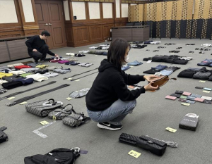 동대문 새빛시장 `노란천막` 기습 단속…서울 중구, 위조상품 864점 무더기 압수
