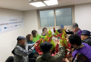 은평구, 은빛주택 홀몸어르신 대상 ‘미니 크리스마스트리 만들기’ 원데이클래스 진행