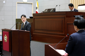 동작구의회 노성철의원 동작스타 예산낭비 10억 동작구청장 구정질의 지적