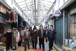 마포구 지붕 옷 갈아입은 아현시장, 더욱 안전하고 쾌적하게 태어나다