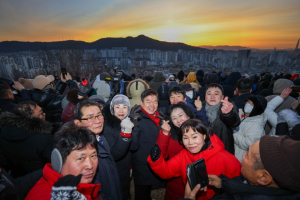 “붉은 말의 해, 첫걸음은 배봉산에서” 동대문구 해맞이 행사 성료