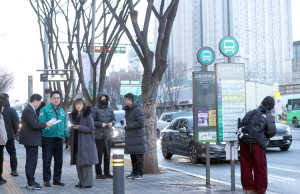 새벽 눈길, 박일하 동작구청장… 시내버스 파업 긴급 현장 점검