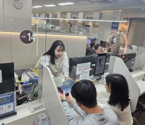 서초구, `혼인신고하면 태극기 드려요` 국기선양사업 시행