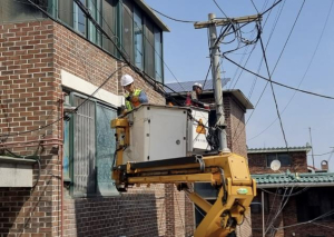 얽힌 전선 걷어내고 `탁 트인 하늘` 만든다! 관악구, 5년 연속 공중케이블 정비 우수구 선정