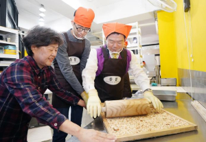 ˝시설 지원 넘어, 사람에게 직접˝ 동대문구, `직업재활 훈련수당` 3년째 이어간다