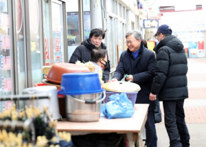 구로구, 설 앞두고 전통시장 찾아 현장 소통