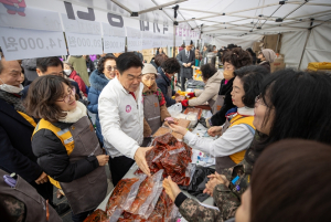 동대문구, 설 농수산물 직거래장터 성황리에 진행