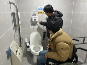 동대문구, 장애인화장실 `로봇변기` 설치 추진…자동 물내림·자동 개폐 변기 도입
