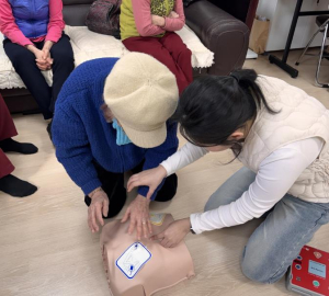 강북구, 서울시 자치구 최초 ‘어르신 대상 자동심장충격기 사용법’ 포스터 제작·배포