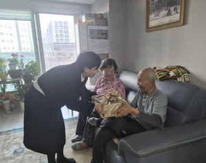 강동구, ˝100세 어르신의 장수를 축하드립니다˝