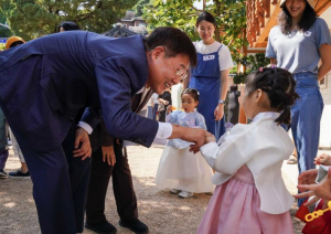 종로구, 출생 축하선물 10종으로 확대… 신생아 가정 지원 강화