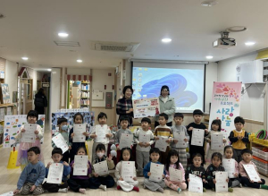 원아들이 만든 그림책 팔아 129만 원 기부…동대문구 답십리1동 `꼬마 작가` 나눔