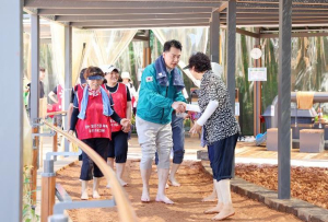 ˝걷는 족족(足足) 건강 쭉쭉˝ 도봉구, 맨발걷기 교실 확대 운영