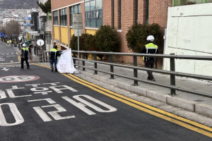 용산구, 개학기 맞아 초등학교 주변 불법광고물 일제 정비