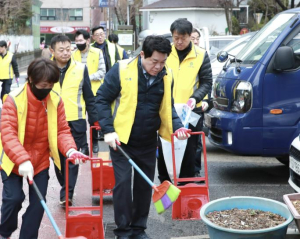 관악구, 봄맞이 대청소 시작 ˝동네 쓸고 닦고, 생활 쓰레기도 줄인다˝