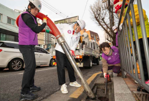 동대문구, 직원 주민 모두 모여 새봄맞이 우리동네 대청소