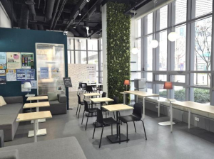 새단장한 서울청년센터 금천 청춘삘딩…데스커 가산점 가구 후원