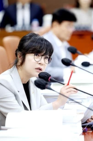 김치가 중국 음식? 김혜영 시의원, 서울시 중국어 홍보물 ‘김치’ 표기 오류 지적