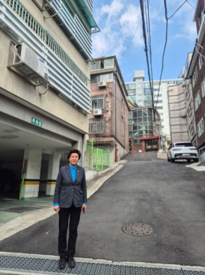 강북구의회 최미경 의원, 인수봉로 68길 15-9 일대 도로포장 현장 점검