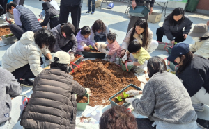 성북구 돈암2동 주민자치회, ‘도시농부 텃밭상자’체험 운영…환경 보호 실천