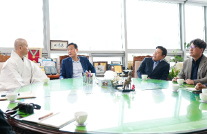 성북복지재단, 흥천사 각밀스님 기부금 전달…지역복지 지원