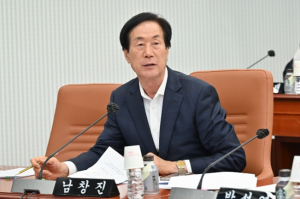 서울시의회 남창진 의원, 88올림픽 때 만든 오륜초 화장실 아이들 안전 위협...용역비 편성 재지적