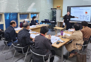 `치매 돌봄 고민, 집 근처에서 해결` 은평구, 치매 가족 지원 사업 확대 운영