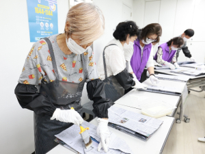 은평구, 폐신문지로 `종이봉투` 만든다…환경 보호·노인 일자리 창출 `일석이조`