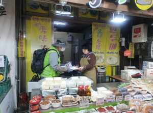 ˝섞으면 악취, 나누면 청결˝ 관악구, 전통시장 음식물 분리배출 총력