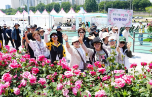 중랑구, ‘중랑 서울장미축제’첫날부터 장미 인파로 북적