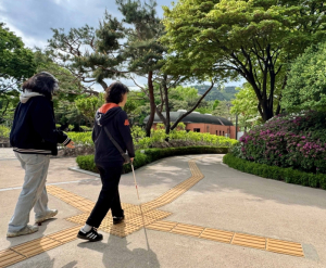 종로구, 부서 협업으로 무궁화동산 시각장애 학생 보행환경 개선