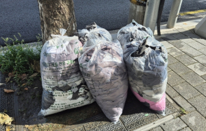 ˝버리면 쓰레기, 모으면 에너지˝ 관악구, 봉제원단 폐기물 전용봉투 4만 장 무상 배부